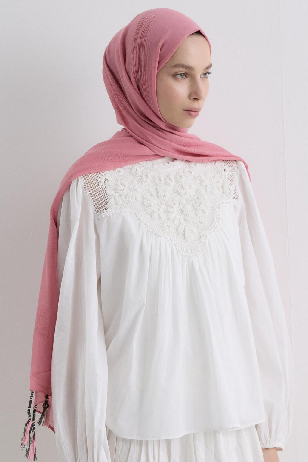Brıce şeker pembe uzun saçak püsküllü pamuklu şal | Renk: Şeker pembe