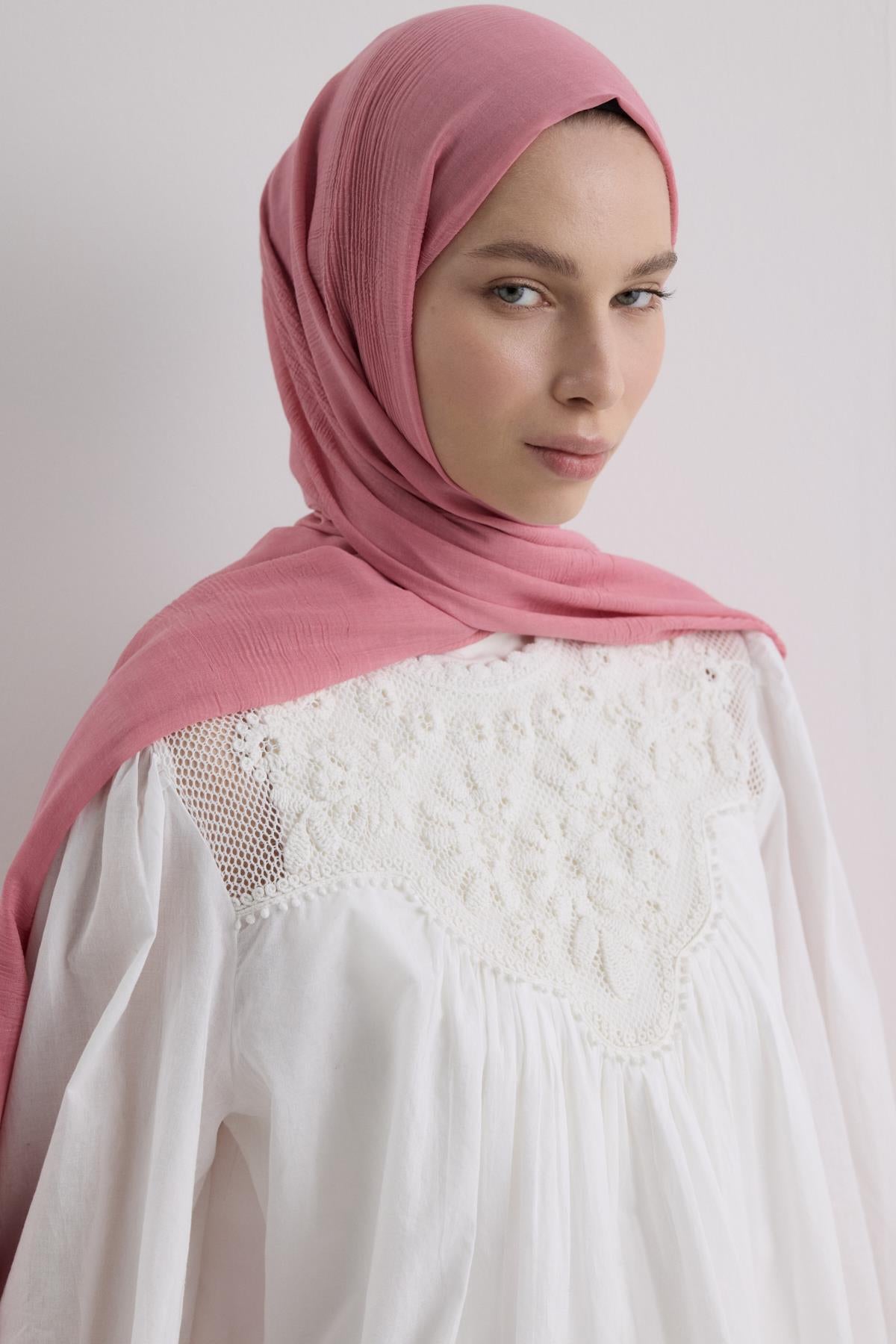 Brıce şeker pembe uzun saçak püsküllü pamuklu şal | Renk: Şeker pembe