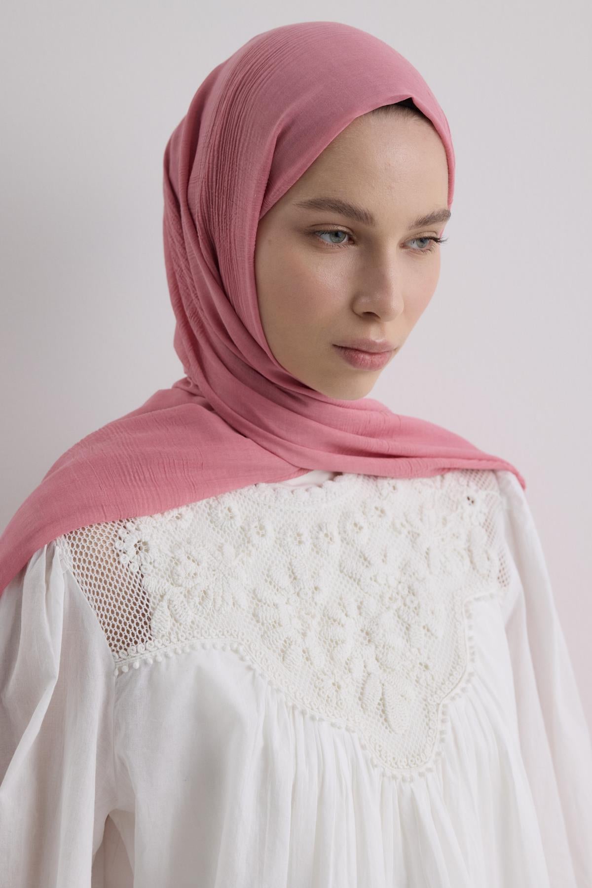 Brıce şeker pembe uzun saçak püsküllü pamuklu şal | Renk: Şeker pembe