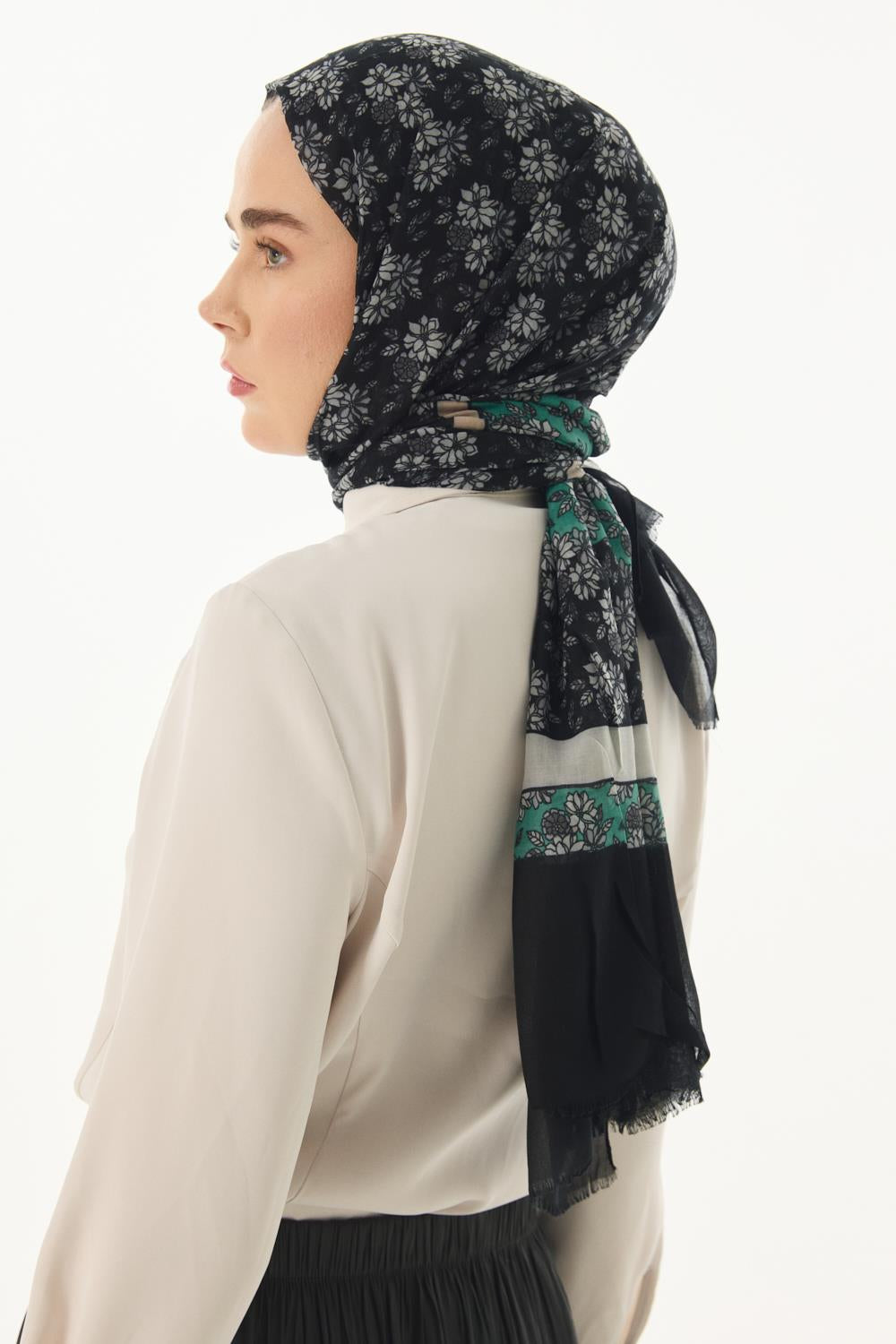 Daisy siyah çiçek desen pamuklu şal | Renk: Siyah