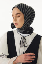 Lenora siyah - gri çizgili papatya desen pamuklu şal | Renk: Siyah gri
