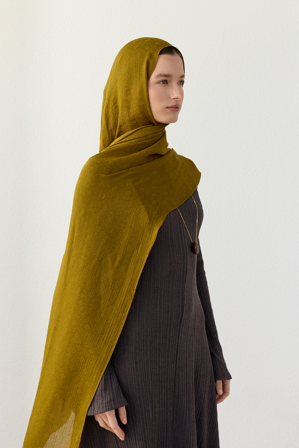 Luna logo jakarlı olive şal | Renk: Yağ yeşil