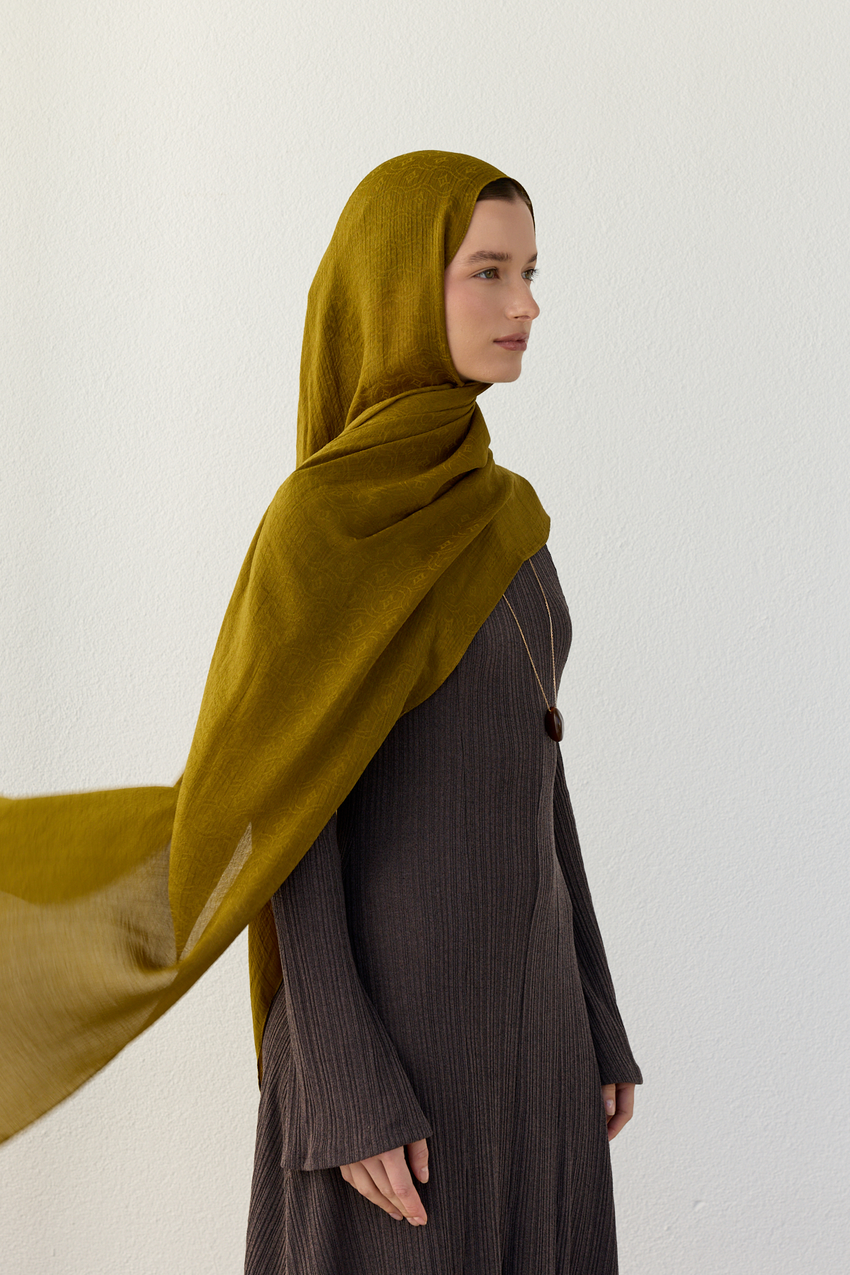 Luna logo jakarlı olive şal | Renk: Yağ yeşil