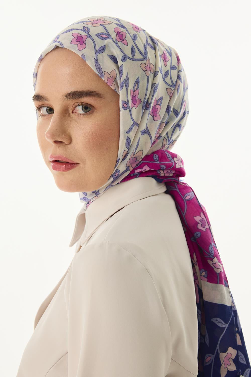 Rose fuşya-lacivert çiçek desen pamuklu şal | Renk: Fuşya lacivert