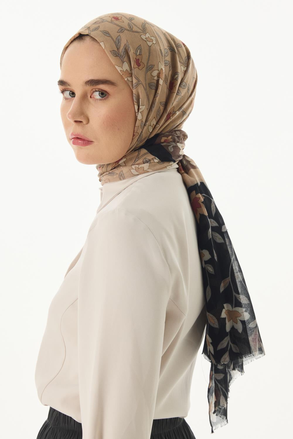Rose siyah -kahve çiçek desen pamuklu şal | Renk: Siyah kahve