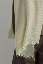 Sara haki geniş çizgili keten dokulu pamuklu şal | Renk: Haki